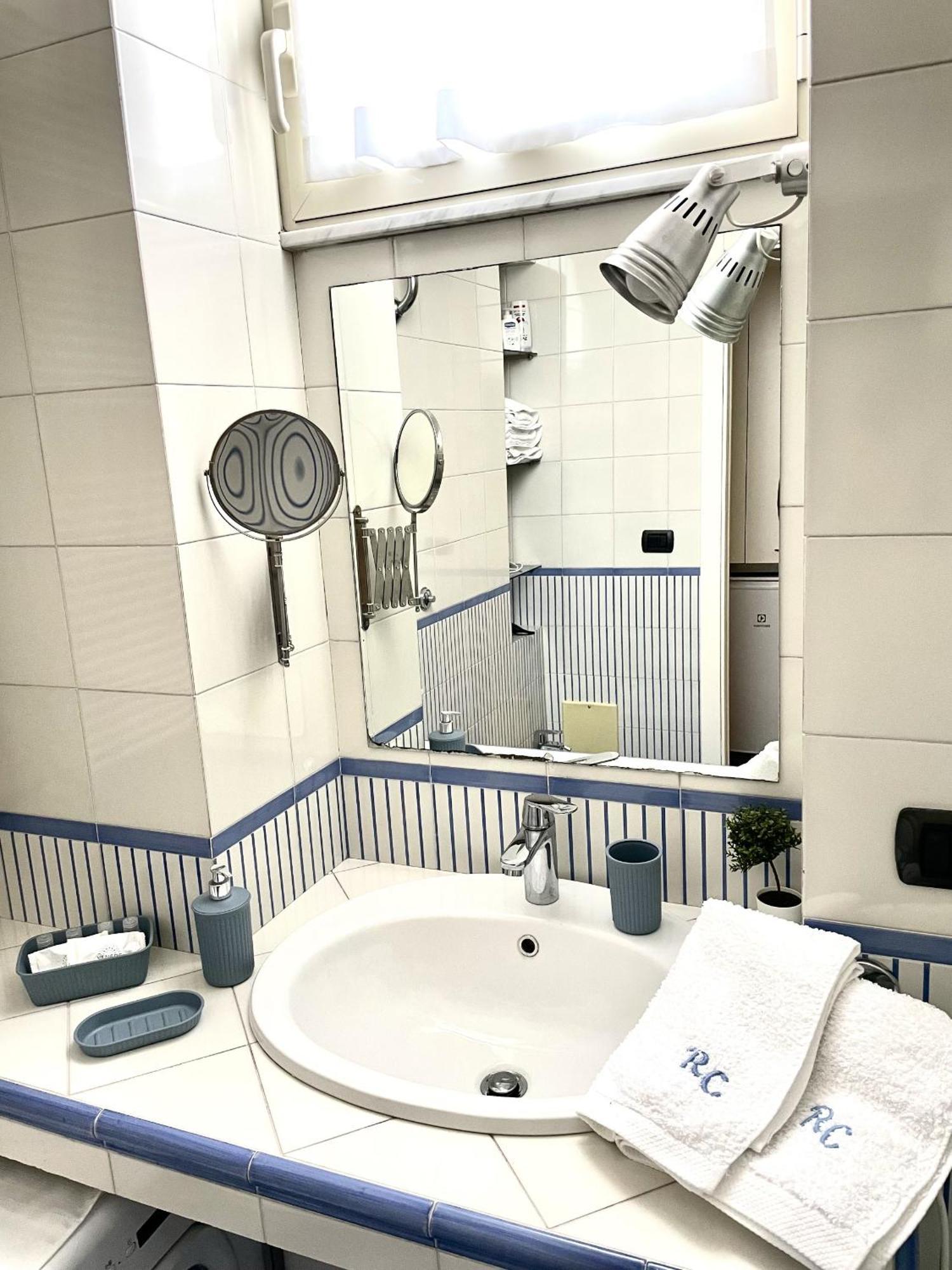Residenza Chiaia Bed & Breakfast Наполи Екстериор снимка